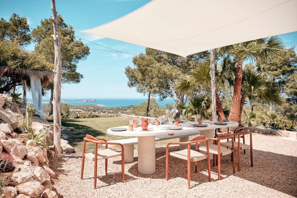 Blue Hill House, King-of-Hill Villa with amazing scenery, sunset & sea view photo 3