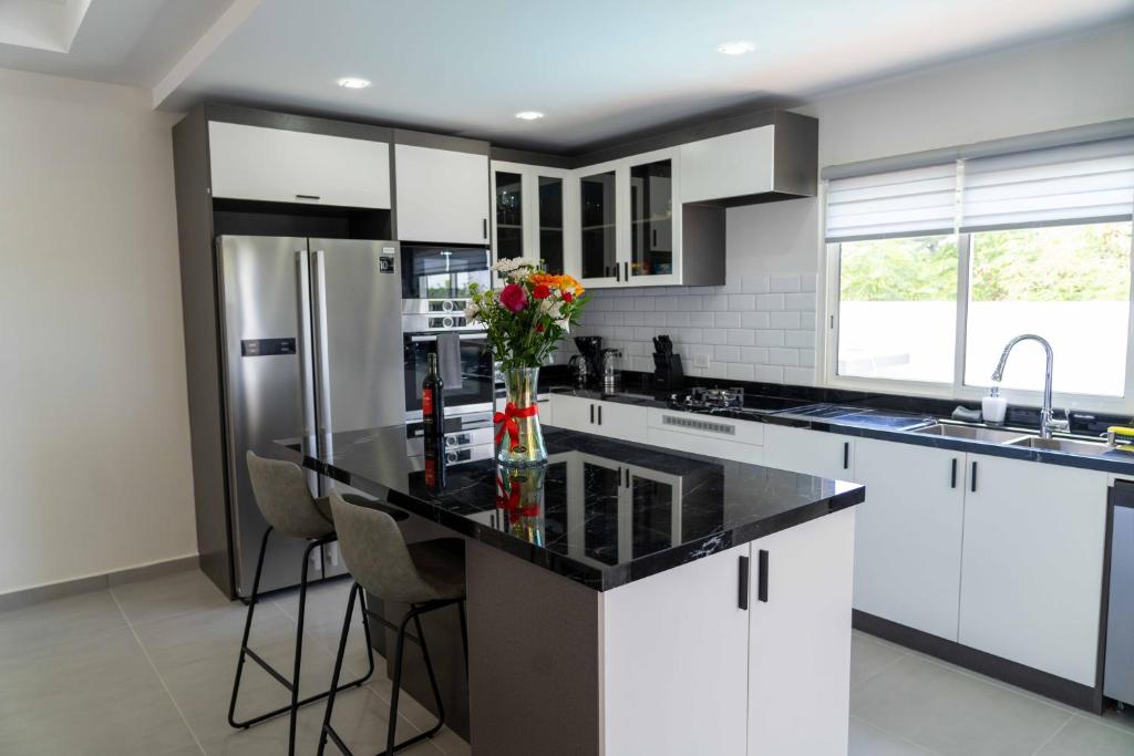 Spacious 3BR Home with Own Private Cozy Pool photo 2