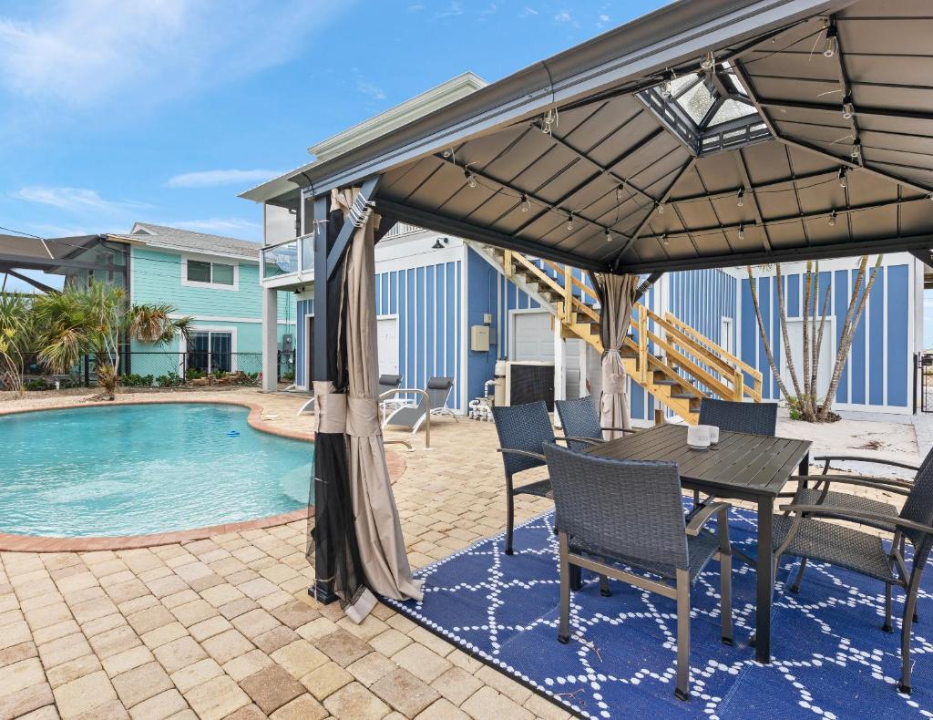 8057 Estero Blvd photo 3