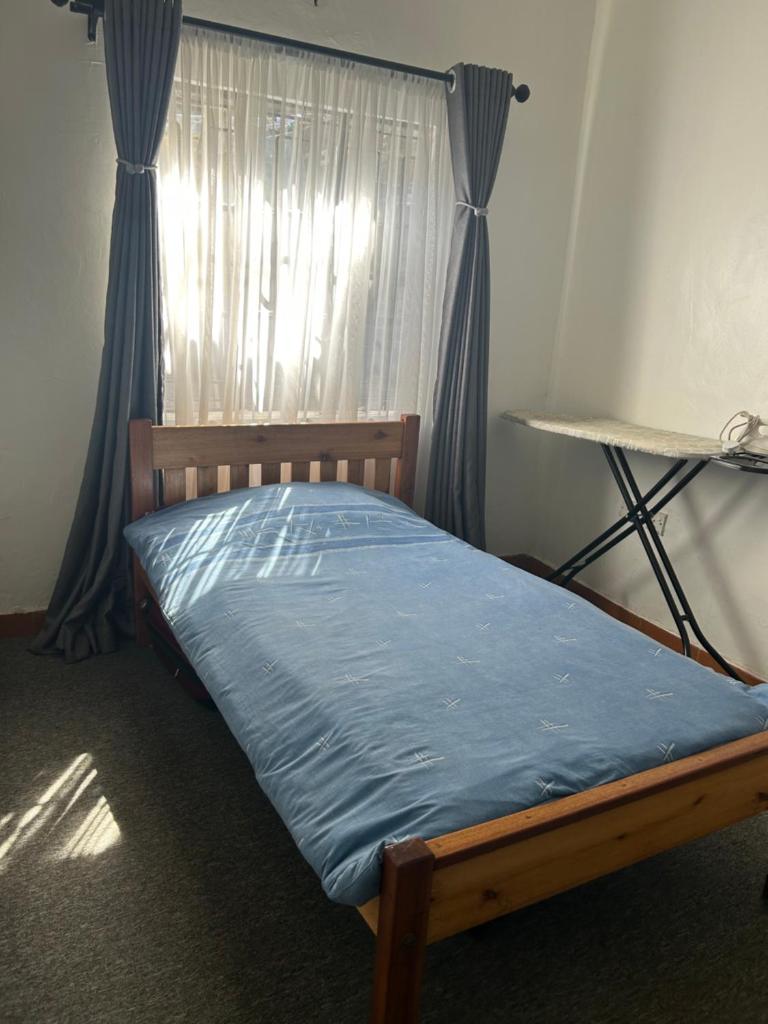 Home Away From Home!-Room to rent