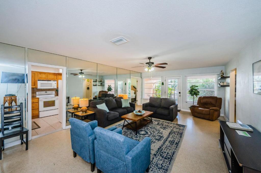Sea Breeze Beach House photo 2
