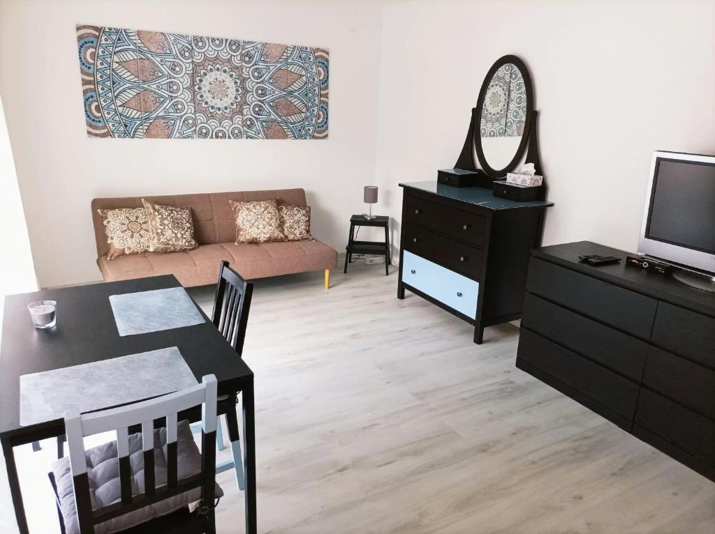 Kleine Ferienwohnung mit Terrasse am Waldrand photo 1