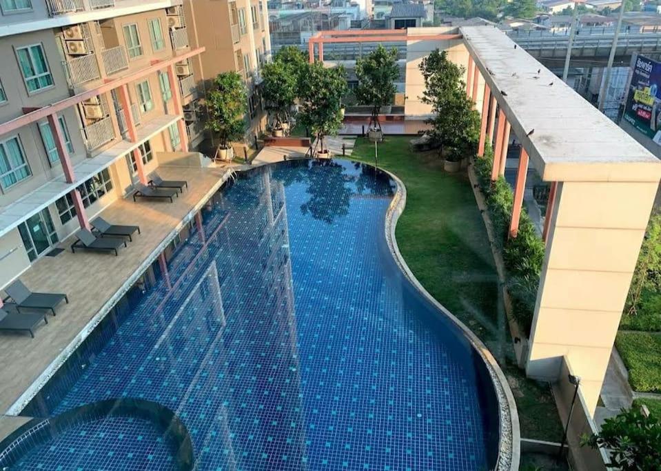 High rise view-150 meters from MRT 高层景观 地铁出口步行3分钟即到