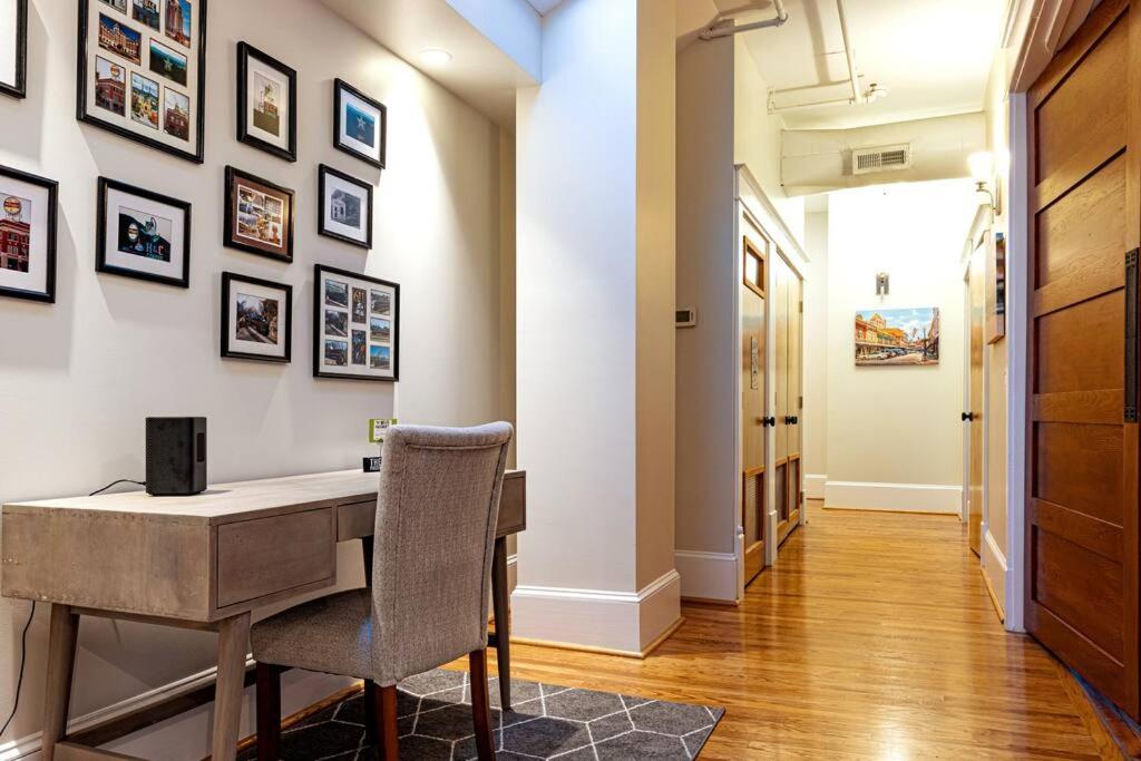 The Railhouse Loft. Central Downtown Location. photo 1