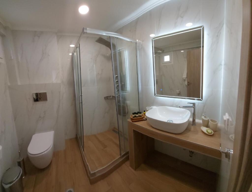 Wide Blue Luxury Boutique Suites photo 3