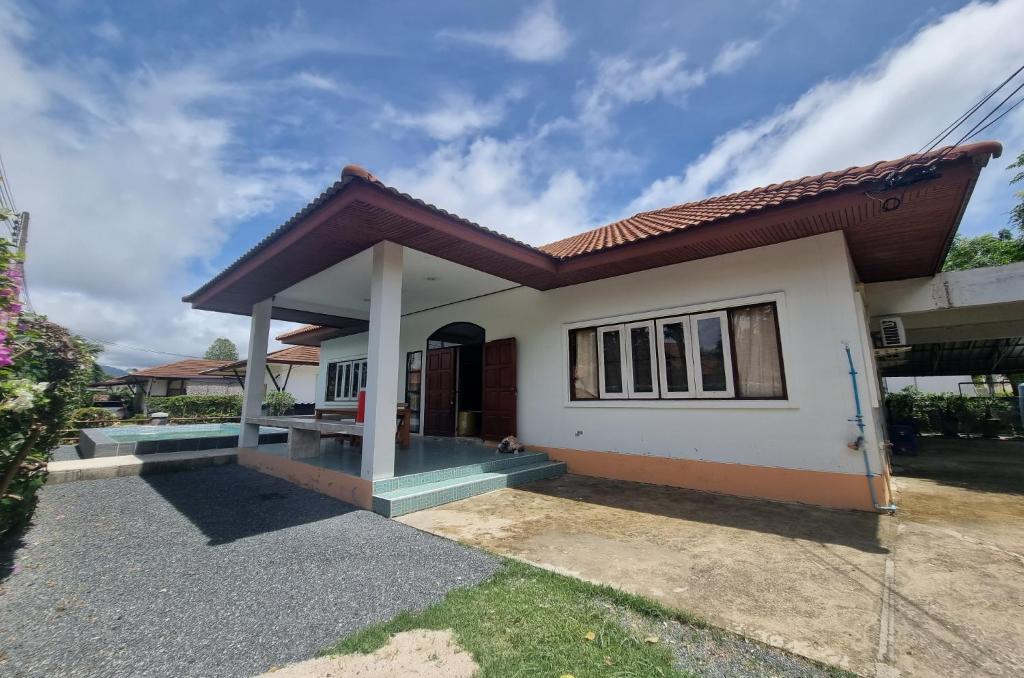 Mae Rampung Beach House Pool Villa photo 2