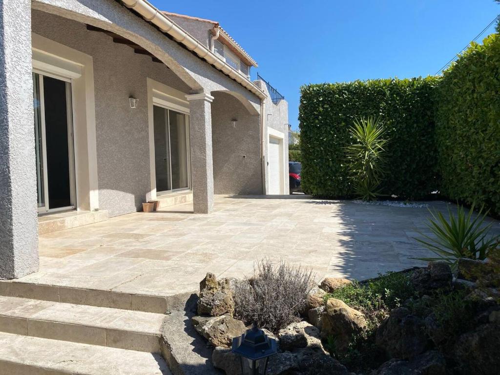 Villa caux photo 1