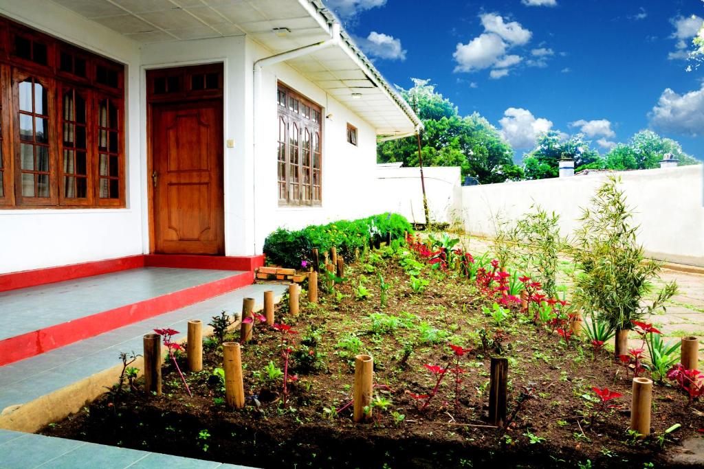 The West Gate Bungalow photo 3