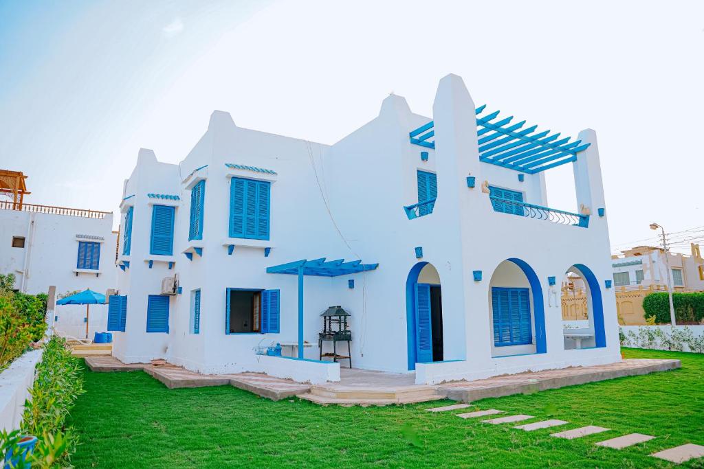 4 bedrooms villa with private pool in Tunis village faiuym photo 4