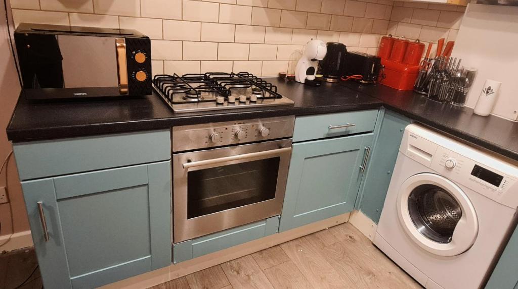 Charming 1-Bed Apartment in Barnsley photo 2