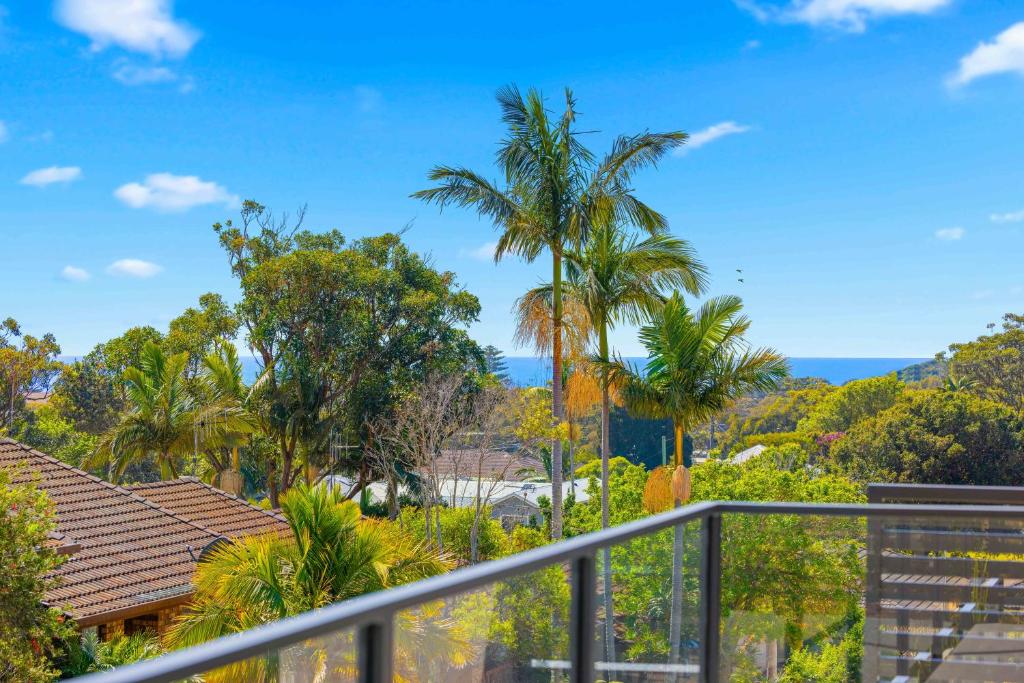 'Beautiful View' close to Flynns Beach photo 1