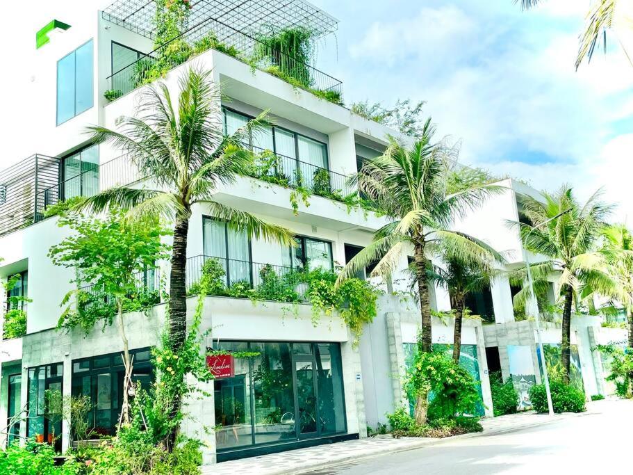 Flamingo Dai Lai villa 5-bedroom with elevator