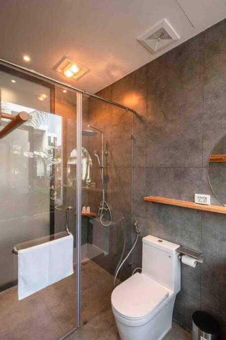 Flamingo Dai Lai villa 5-bedroom with elevator