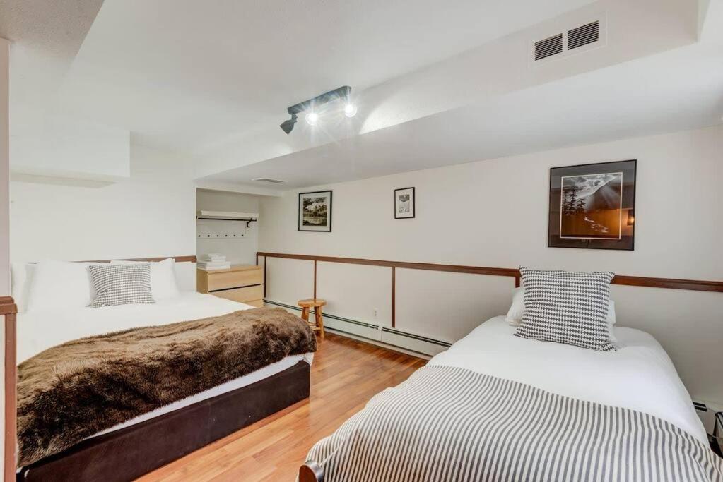 Banff Three Bedroom Basement Suite photo 4
