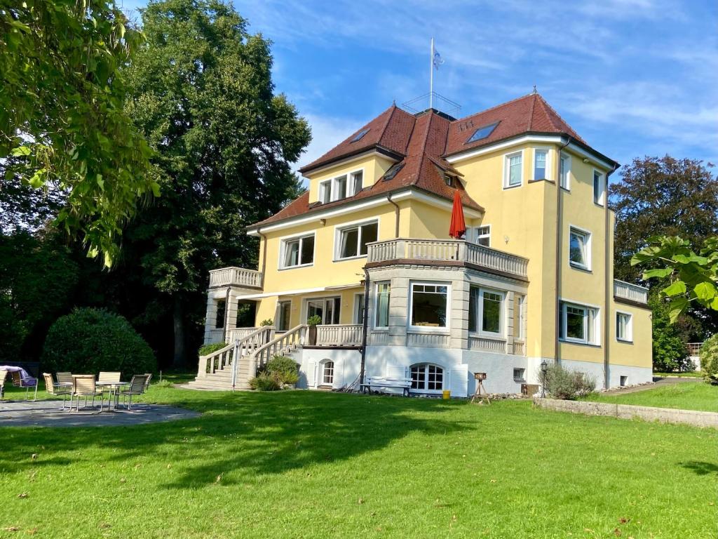 Villa Schwanenblick - eine besonderes Feriendomizil mit direktem Seezugang und Slipanlage photo 1