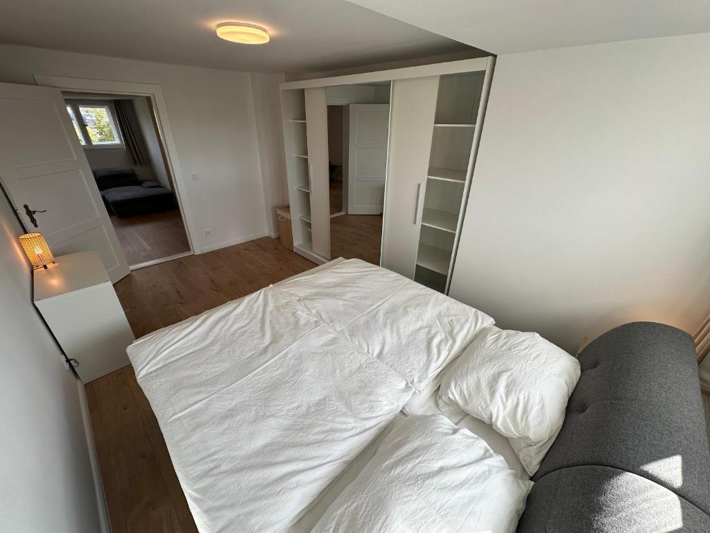 lichtdurchflutete Dachgeschosswohnung vor den Toren Berlins photo 1