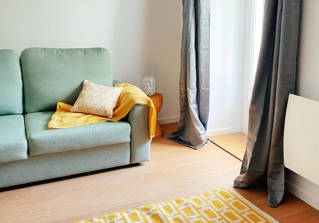 Le Studio Design ⸱ Stationnement gratuit ⸱ Fibre photo 3