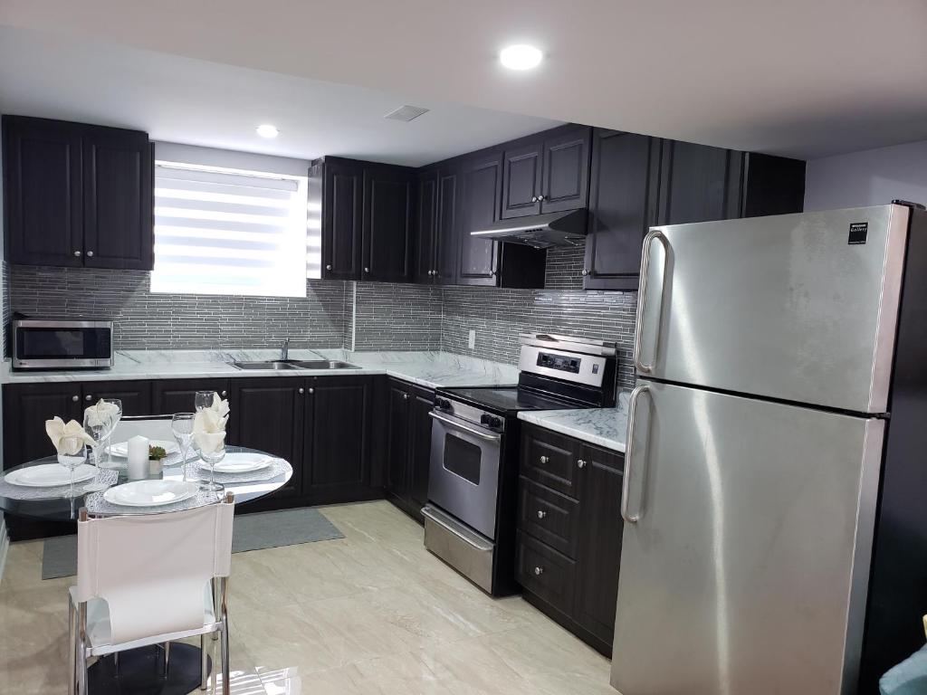 Luxurious 1BR-1BA Apartment Bright Spacious with free parking photo 2