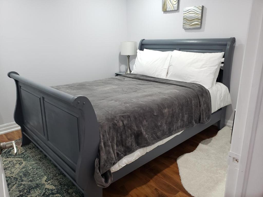 Luxurious Apt 2BRs-1BA Spacious Modern, with free parking photo 3