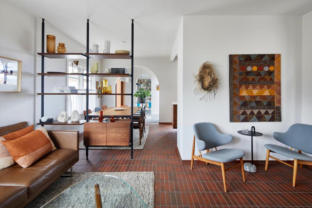 Months and Seasons NEW Premium Country House