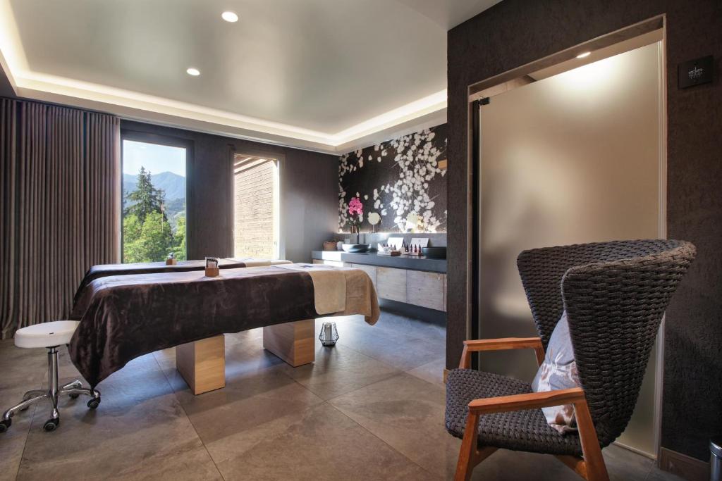 Pure Montagne Resort & Spa - Tap to explore photos