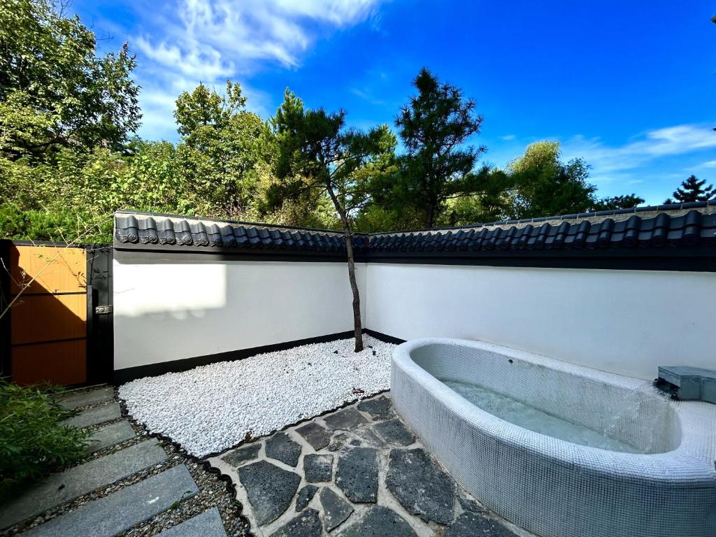 Rainbow Valley Hot Spring Hotel