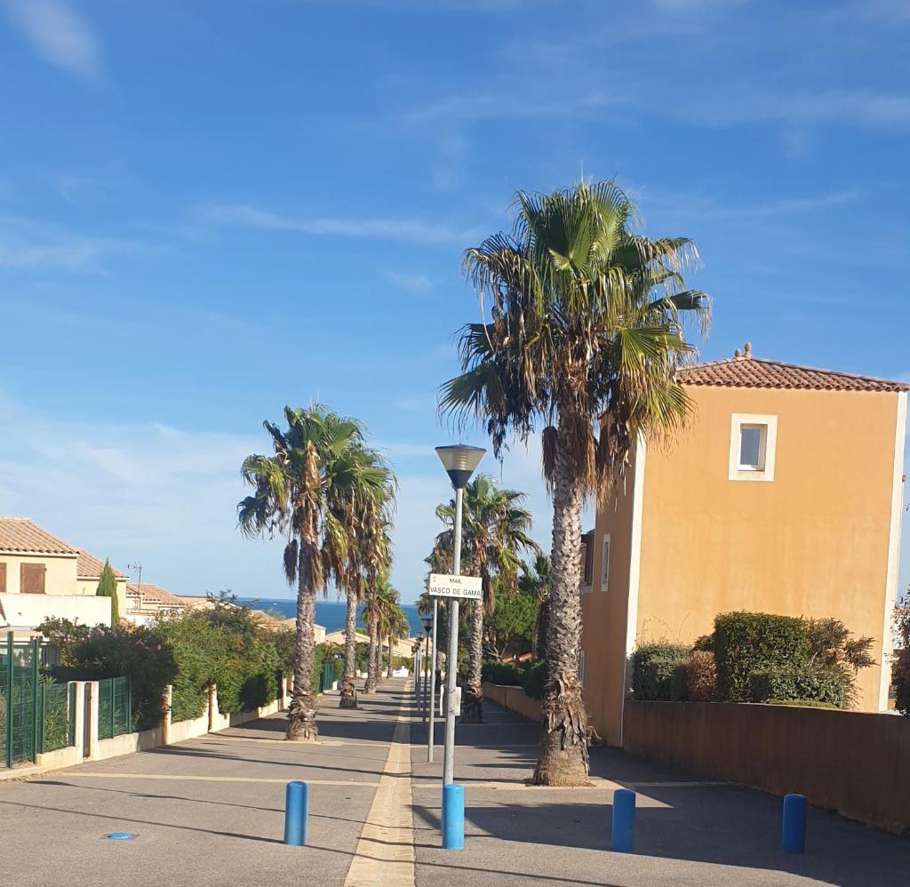 T2 - terrasse vue mer - à 500m de la plage - parking privé - arrivée autonome