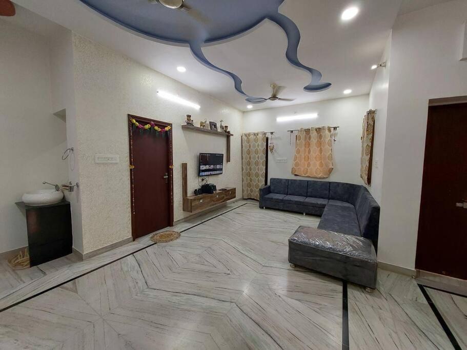 Entire Villa photo 3