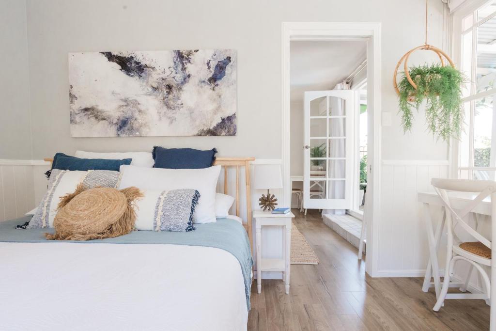 Studio 26: Central, Hampton’s Poolside Hideaway photo 1