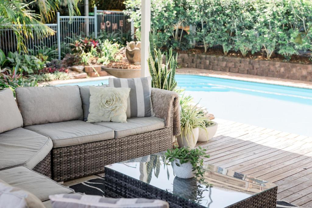 Studio 26: Central, Hampton’s Poolside Hideaway photo 3