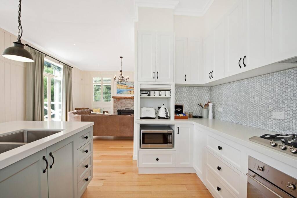 Apollo Bay Oceanview Mountain Retreat, Pet Friendly, EV station, Fireplace photo 2