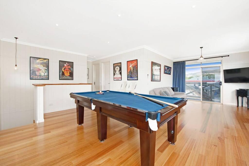 Apollo Bay Oceanview Mountain Retreat, Pet Friendly, EV station, Fireplace photo 3