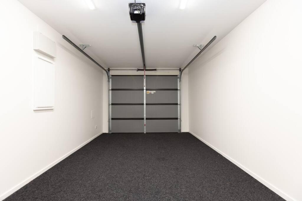 Inner City Luxury With Free Parking photo 4