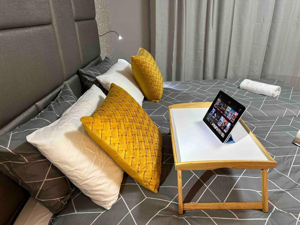 5 Bedroom 3 bathroom House with Pool, Spa, Voice-Control Smart Home and Game Room photo 3