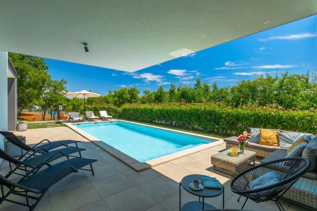Luxury villa Hedone with pool in Rakalj photo 2