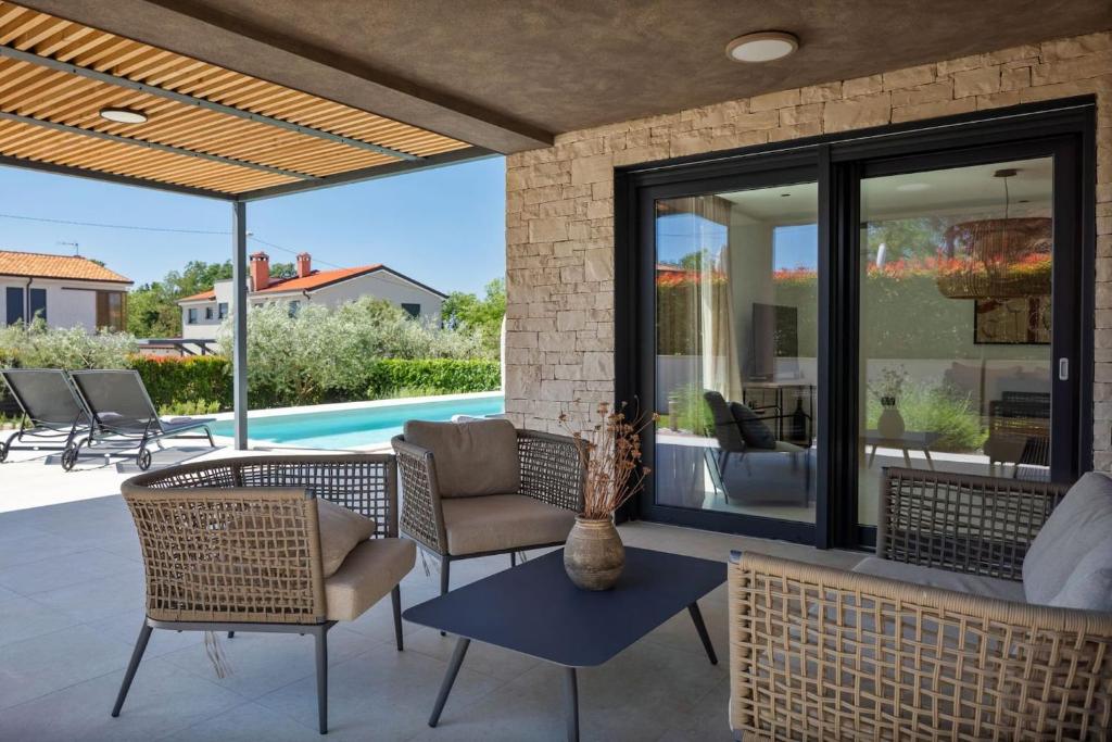 Modern villa Albona with pool and jacuzzi in Porec photo 1