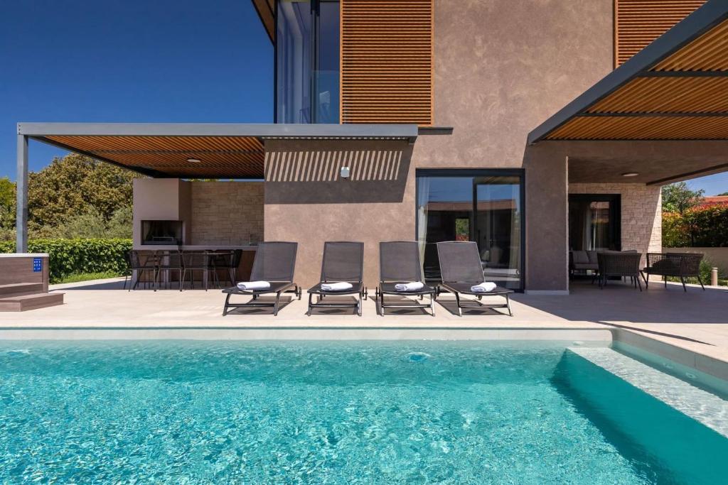 Modern villa Albona with pool and jacuzzi in Porec photo 2