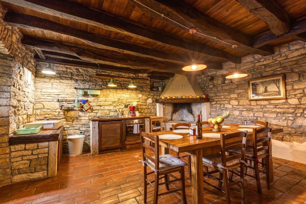 Rustic villa Casa Mazuli with pool in Groznjan photo 4