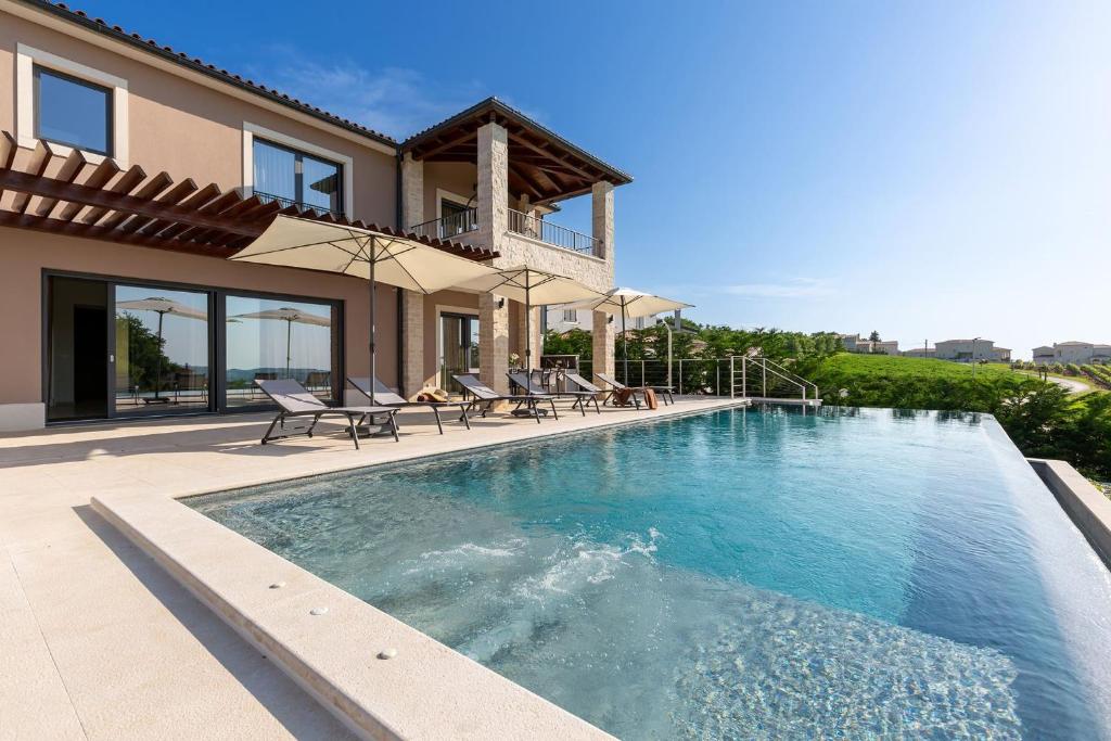 Villa Faloniga with pool and view in Vizinada photo 1