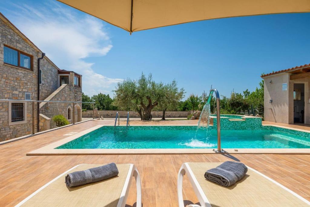 Rustic villa Perci with pool and grill in Porec photo 1