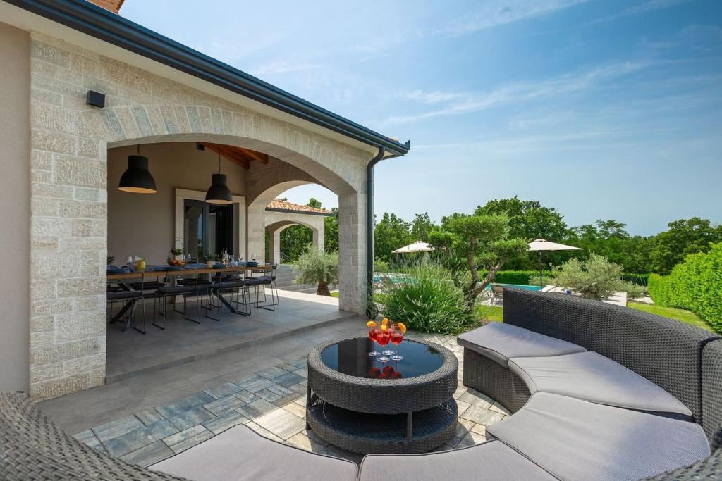 Family villa Maria with pool in Vizinada photo 3