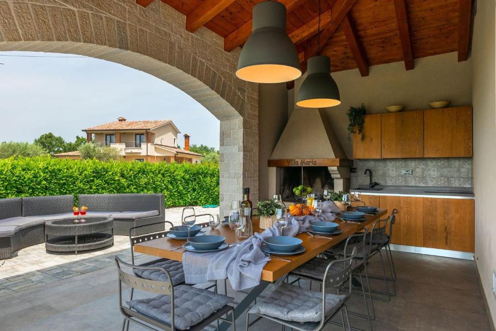 Family villa Maria with pool in Vizinada photo 4