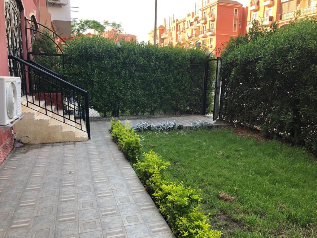 Cozy Apartmen with Garden in Sheikh Zayed photo 3