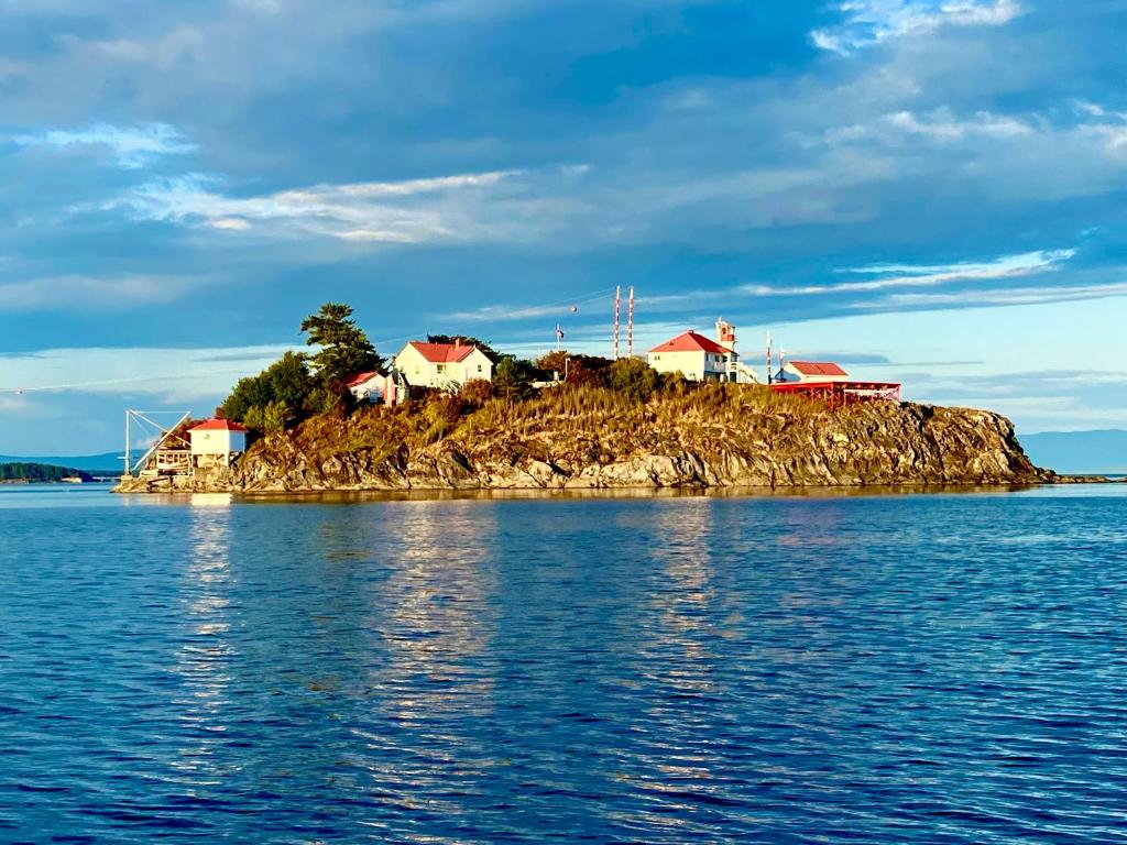 The Beach House at Deep Bay photo 4