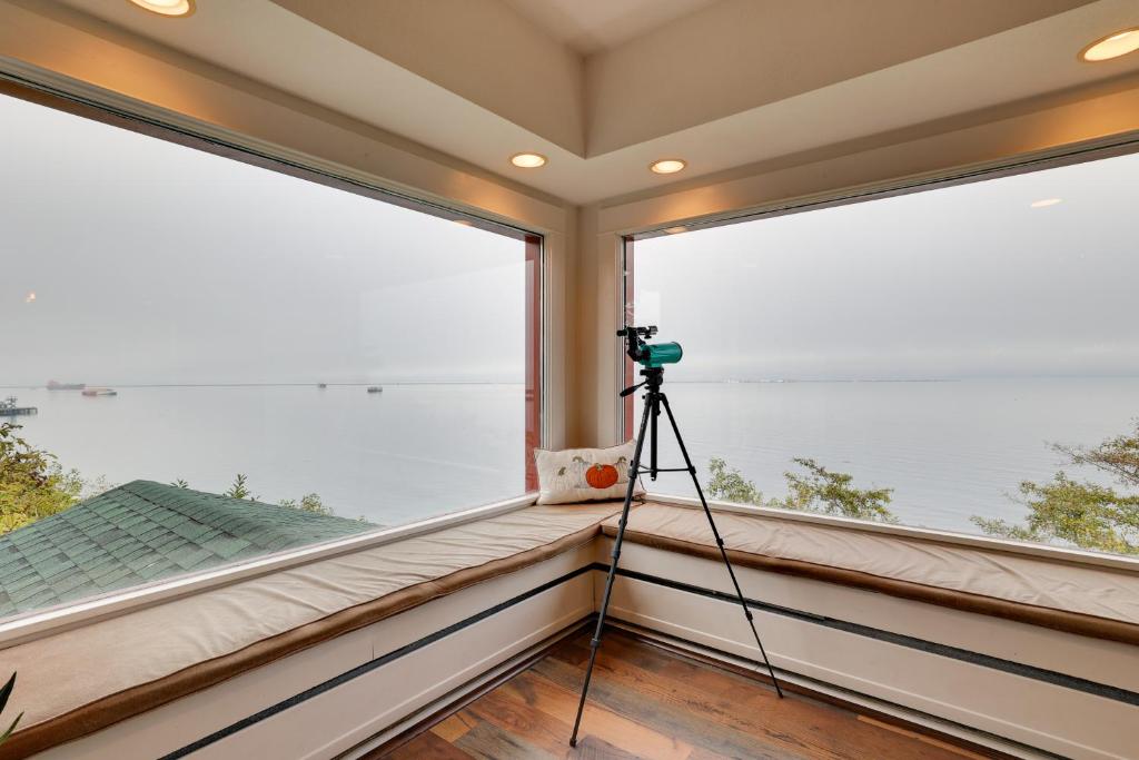Chic Port Angeles Home with Oceanfront Balcony! photo 4