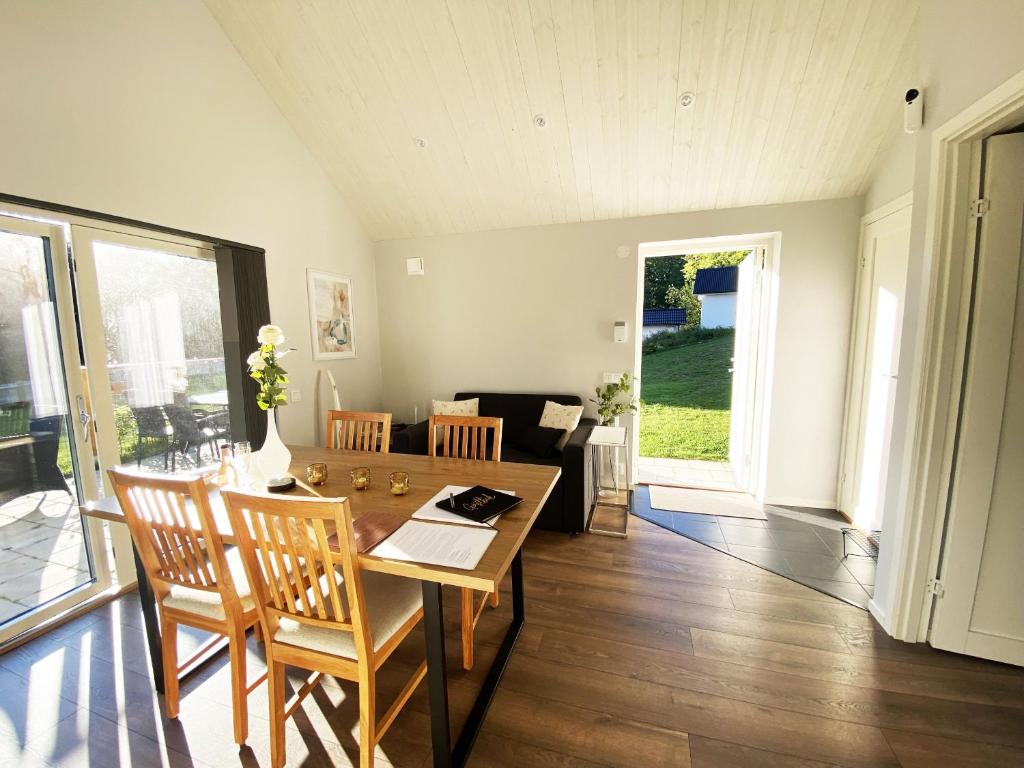 Smaller cabin in wonderful forest environment photo 3