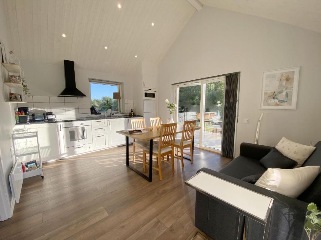 Smaller cabin in wonderful forest environment photo 4