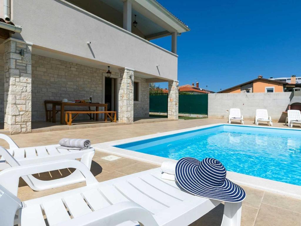 Villa Angelina with 3 bedrooms and Pool in Novigrad photo 1