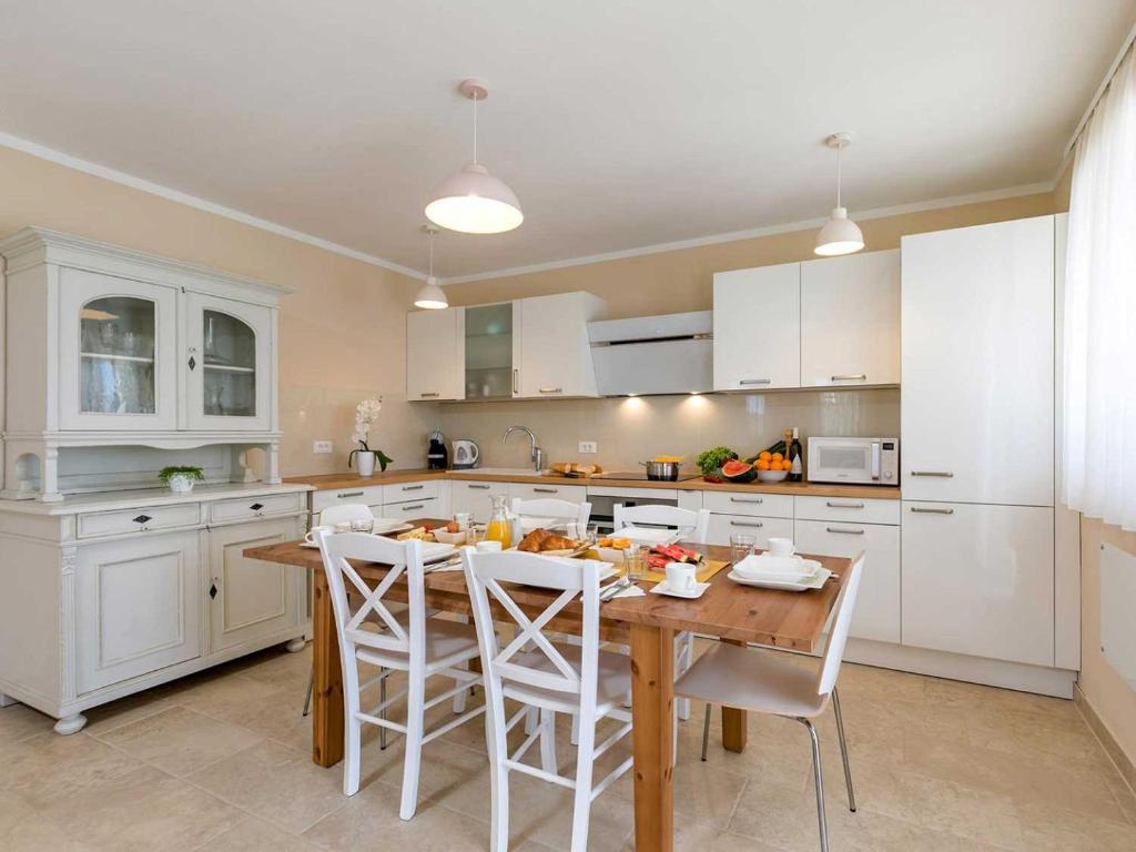 Villa Angelina with 3 bedrooms and Pool in Novigrad photo 4