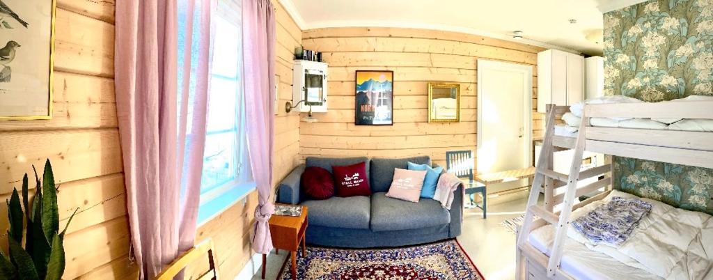 Scenic small guesthouse on horse farm by the lake photo 1